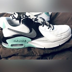 COPY - NIKE AIR MAX women’s sz7.5 White, gray, light teal, & black